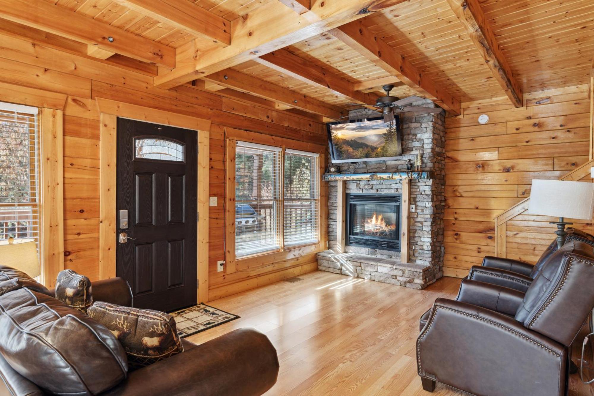 Experience The Allure Of Almost Paradise Where Bliss Awaits * Gatlinburg